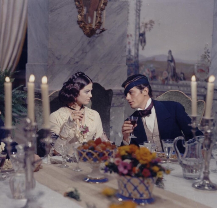 Claudia Cardinale e Alain Delon, riprese del film “Il Gattopardo”, Sala da Pranzo d'Estate (1962)